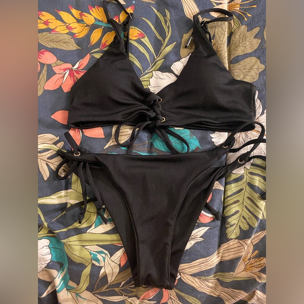 Black Zaful Grommet Front Tie Biki Top & matching Tie At Hip Bottoms Sz L NEW